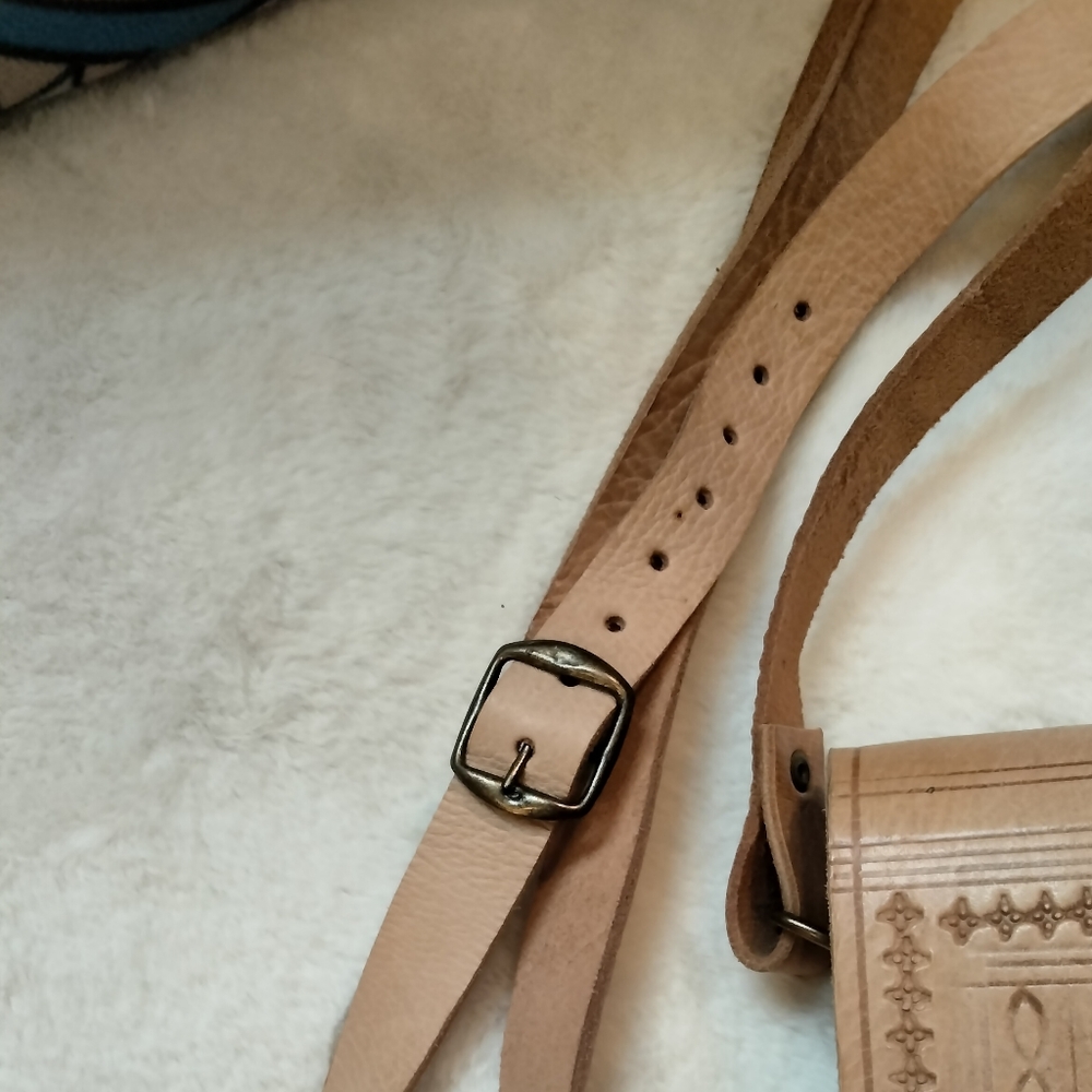 Hand-tooled vintage leather crossbody bag boho 1970s style - Picture 3 of 8